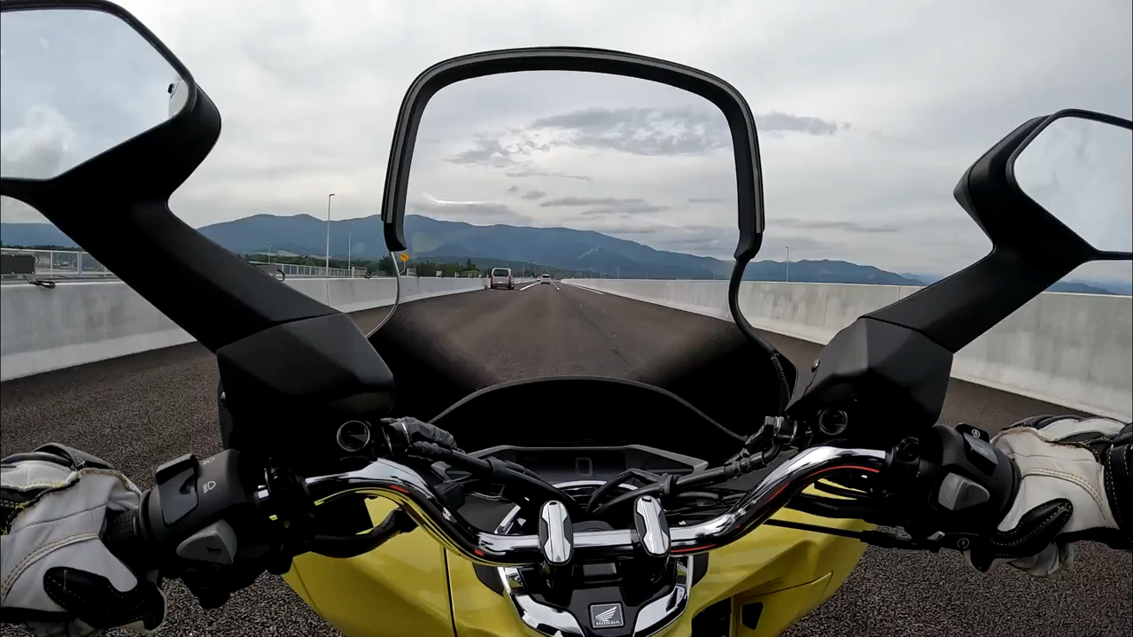 Considering Human Factors in Risk Maps for Robust and Foresighted Driver Warning